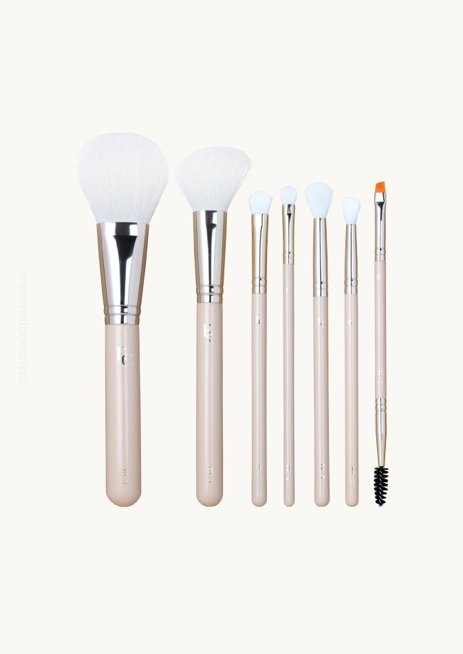 Eveline-Cosmetics-Zestaw pedzli-do-makijazu-bezowo-zlote-naturalne-syntetyczne.png