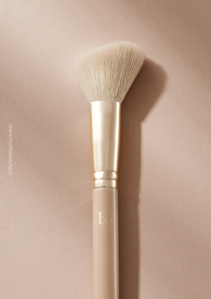 Eveline-Cosmetics-Pedzel-do-modelowania-konturu-twarzy-F02-4.png